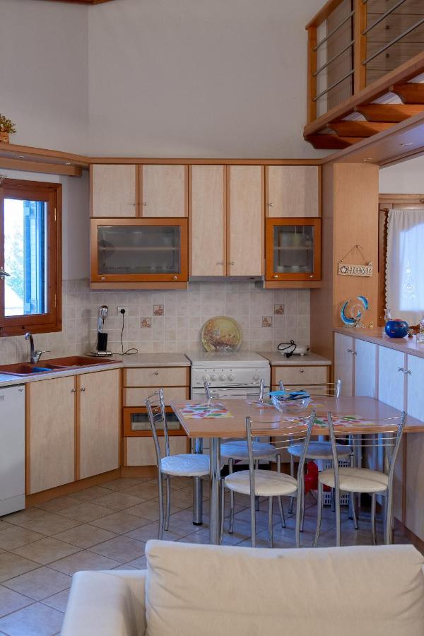 Papadogiannopoulos House Aigio Esterno foto