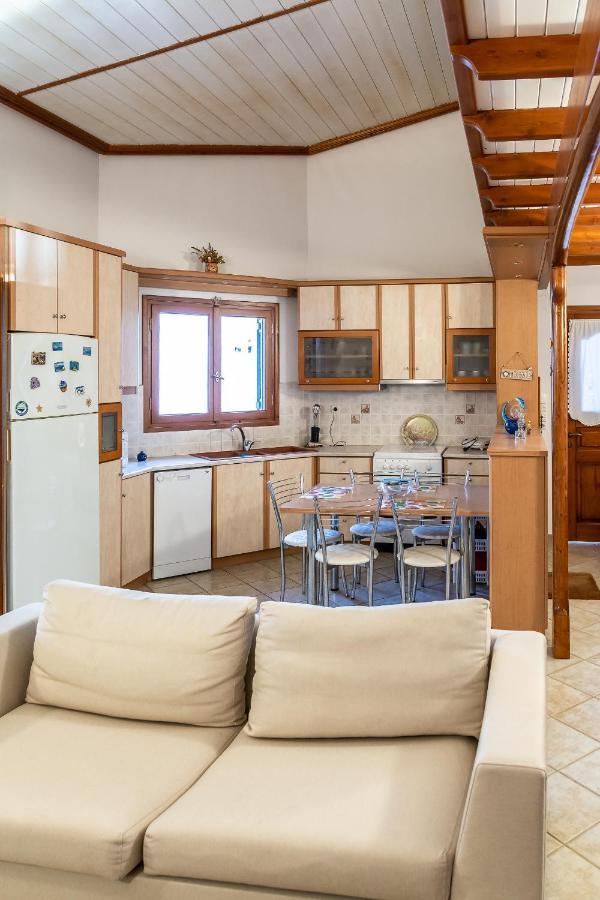 Papadogiannopoulos House Aigio Esterno foto