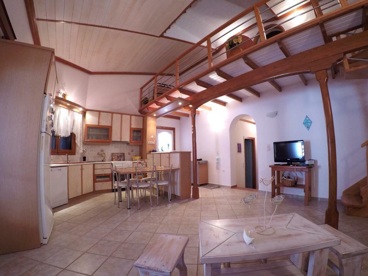 Papadogiannopoulos House Aigio Esterno foto